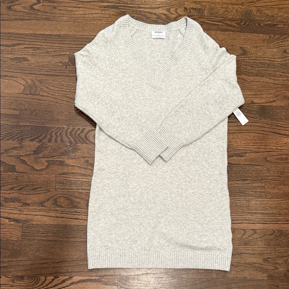 Old Navy Light Gray V-Neck Sweater Size M